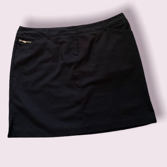 Cute Little Black Miniskirt - Picture 1 of 7